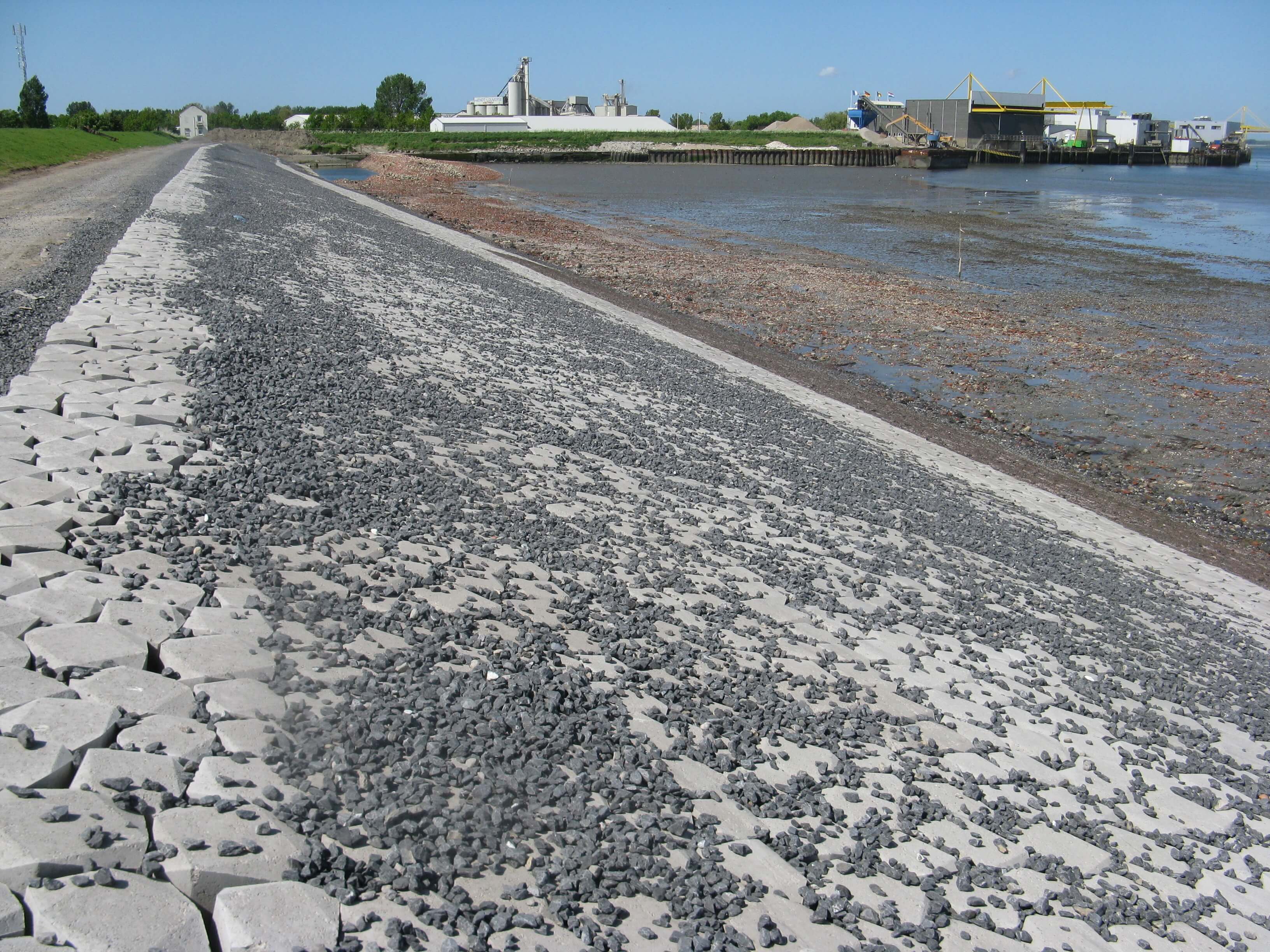 lower-costs-faster-and-less-nuisance-by-transforming-clay-on-the-dike